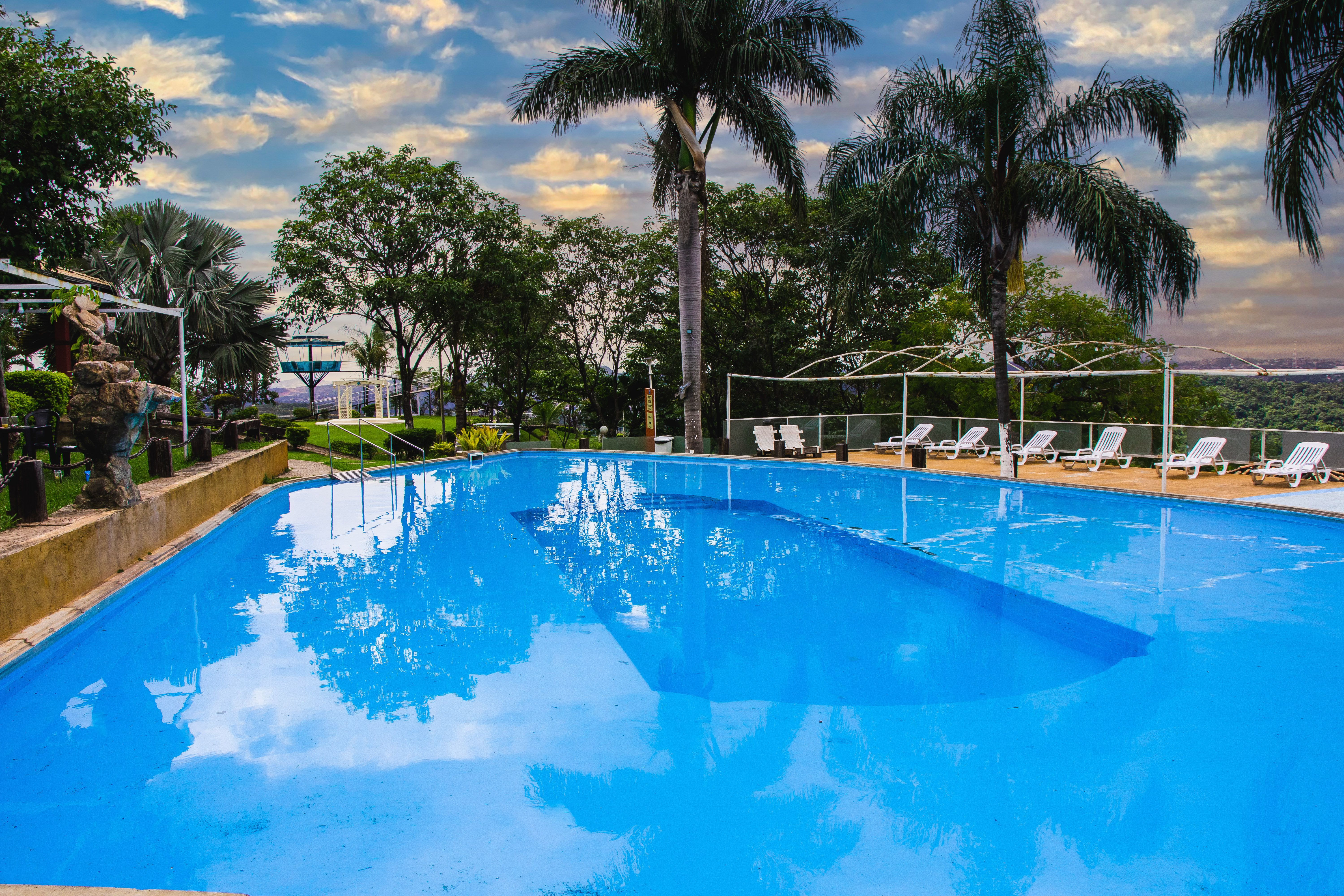 Piscina ao entardecer